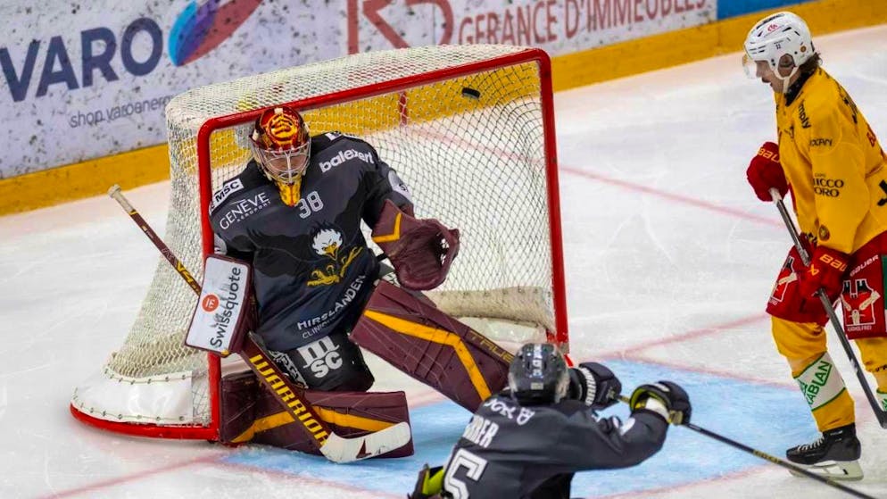Strong performance against his former club: Servette goalie Stéphane Charlin.