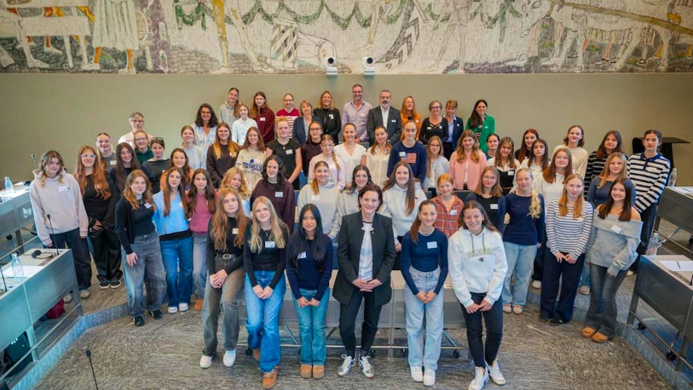 Una giornata da parlamentari per 51 ragazze provenienti da tutte le regioni linguistiche del Canton Grigioni che hanno dibattuto oggi in Gran Consiglio su diversi temi. Fra questi la salute mentale, la partecipazione, il consumo responsabile e il plurilinguismo.