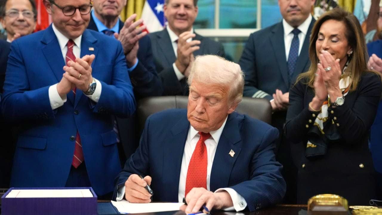 Politik. Trump unterschreibt Haushalt: Shutdown in den USA beendet