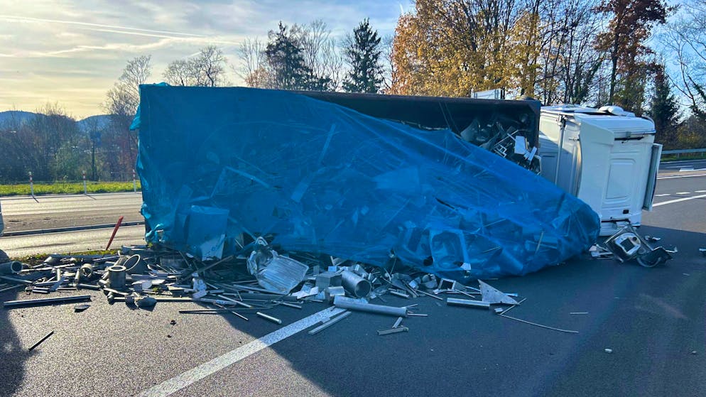 The skip loaded with scrap metal overturned the truck.