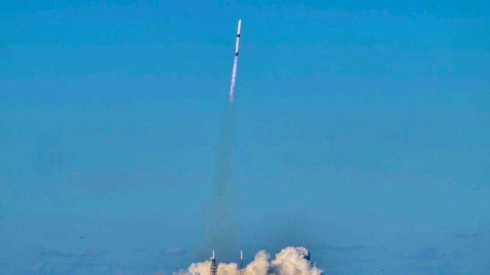 First the weather, then a solar storm postponed the second launch of the "New Glenn" rocket. Now it has lifted off successfully.