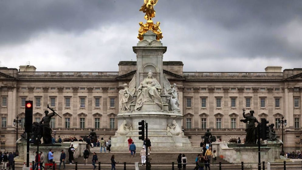 Media inglesi. Un neonazista lavorava come guida a Buckingham Palace