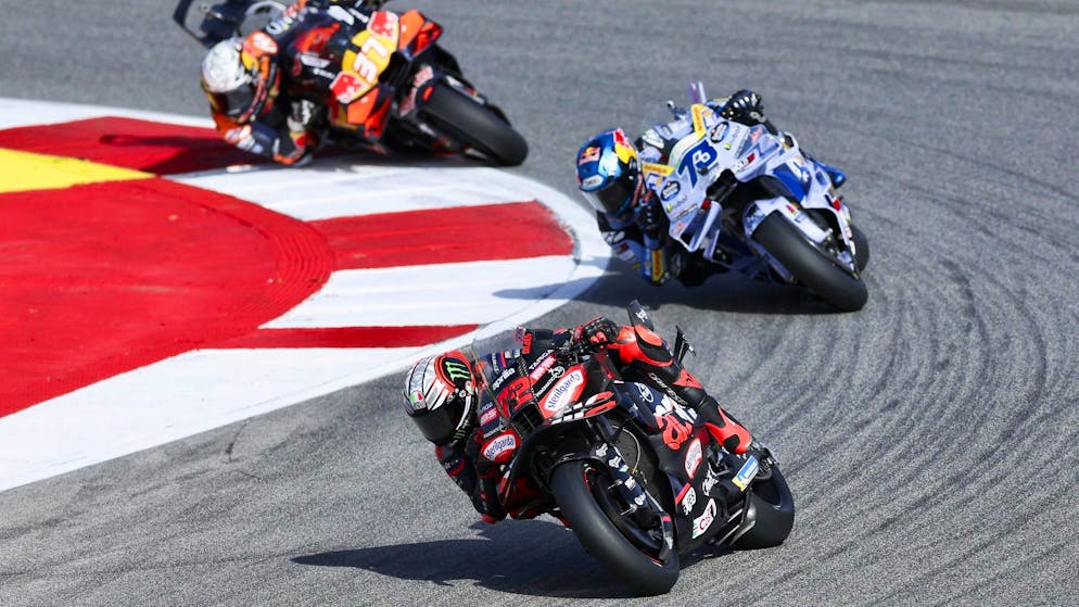 Marco Bezzecchi (premier plan) finira-t-il sur le podium final derrière les frères Marquez ?