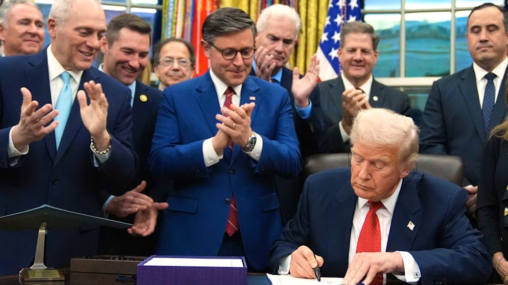 USA under Donald Trump. Trump signs transition budget - record shutdown ends