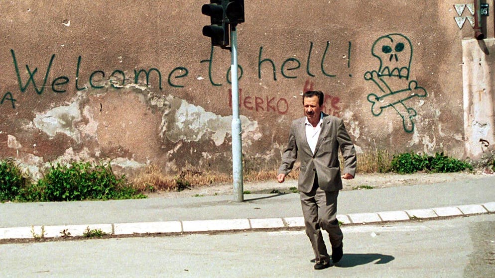 Die Einwohner von Sarajevo wurden während der Belagerung der Stadt häufig von Scharfschützen beschossen.