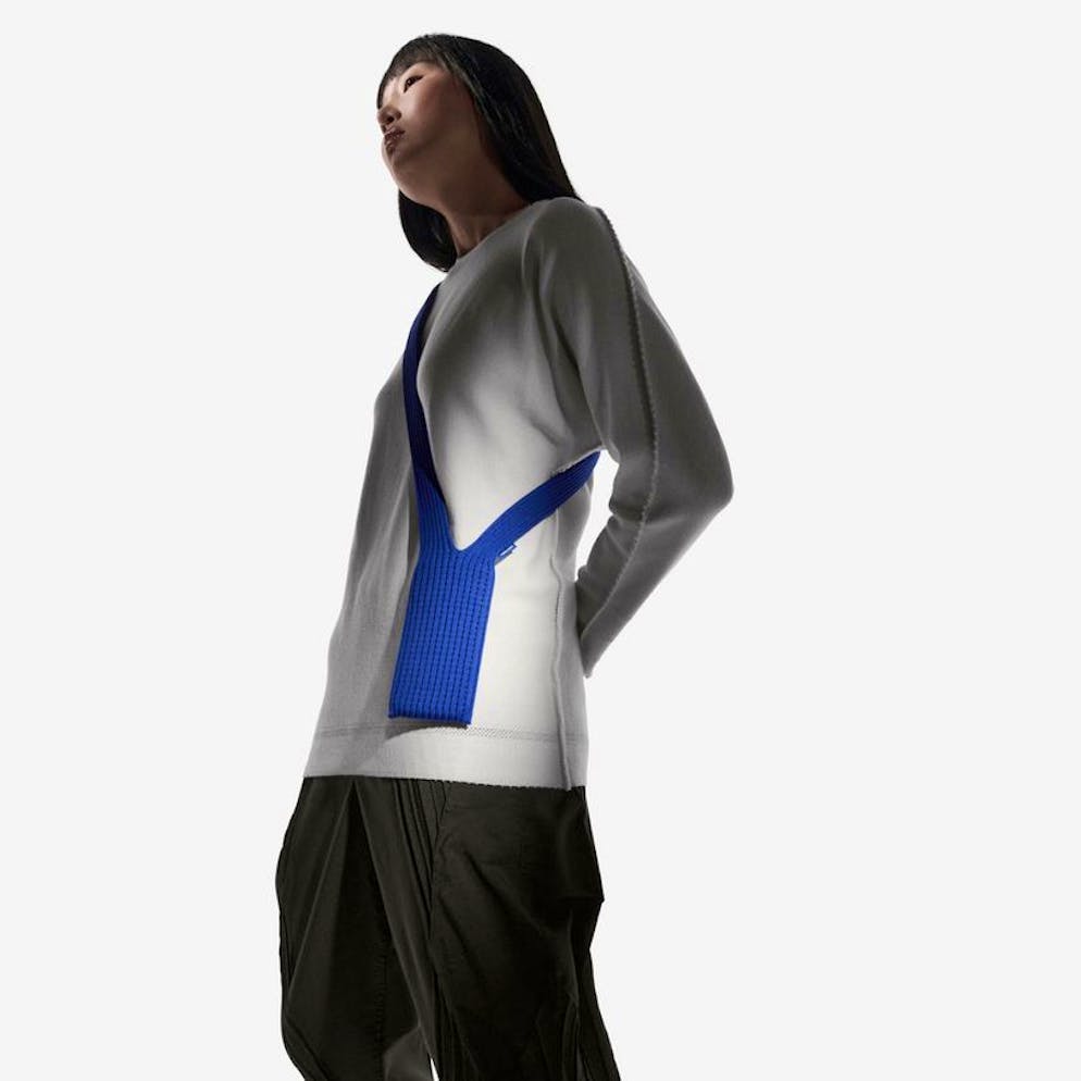 «Socken am Band». Apple spendiert dem iPhone eine Tasche – der Preis erreicht neue Sphären