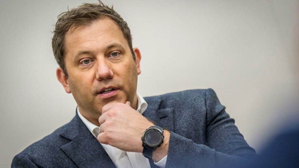 Lars Klingbeil (SPD), Bundesminister der Finanzen, aufgenommen bei einem Interview mit der Deutschen Presse-Agentur GmbH. Foto: Michael Kappeler/dpa