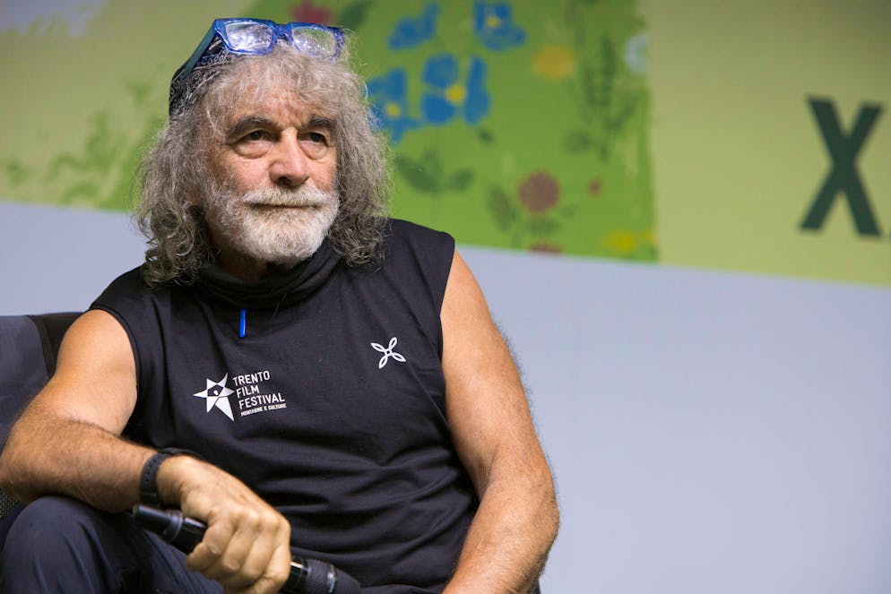 Mauro Corona in una foto d'archivio