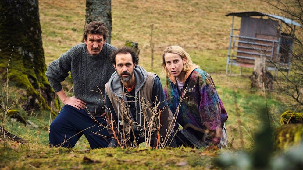 «Tatort» im Check: Das haben Ermittler Berg und sein Schauspieler gemein. Drei undurchsichtige Gesellen pirschen sich an den Hof von Friedemann Berg heran.