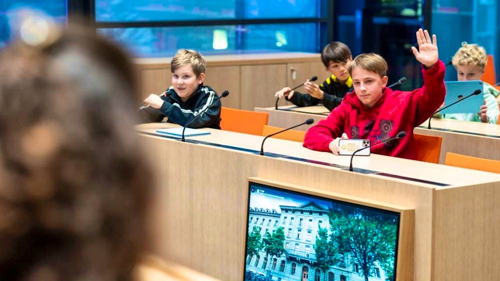 At Keystone-SDA, schoolchildren took on the role of journalists at a "Federal Council media conference" at the Federal Media Center in Bern.