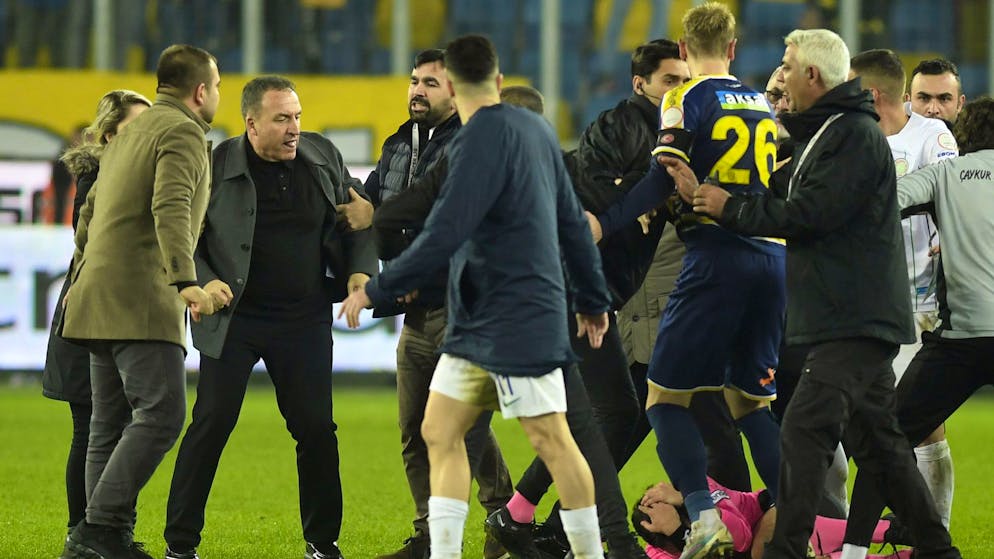 «È una crisi morale». Scandalo scommesse in Turchia, oltre 1'000 giocatori sospesi e 8 mandati d'arresto