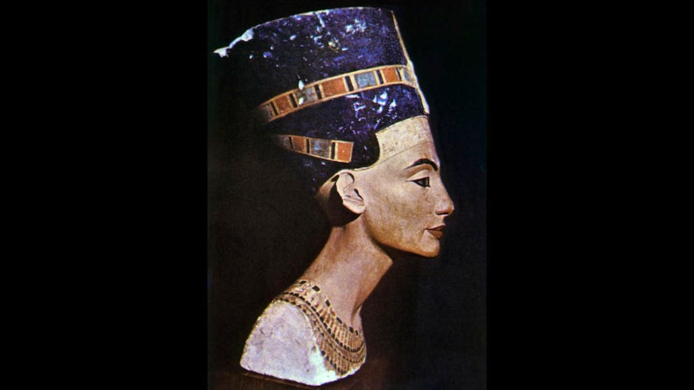 Nefertiti - beauty, power and a mystery of history. Queen Nefertiti, shown here in a rare, old color photograph, went to the German excavators on January 20, 1913 in the still controversial division of the find and was immediately shipped to Berlin.