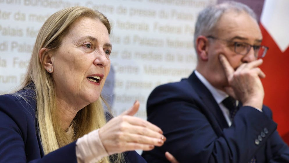 Seco-Direktorin Helene Budliger Artieda (l.) und Bundesrat Guy Parmelin sind gemeinsam in Washington. (Archivbild)