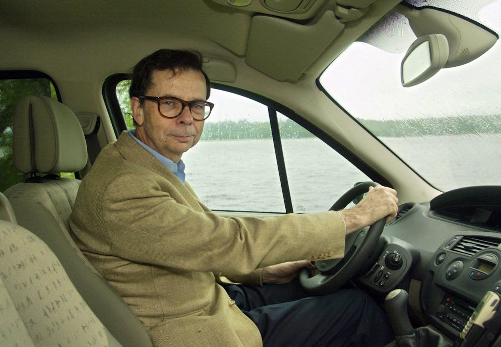 Louis Schweitzer, dont le décès a été annoncé par sa famille, a passé 20 ans chez Renault, dont 13 comme PDG, entre 1992 et 2005. Il était encore président d'honneur de la marque au losange. (Archives 2003)