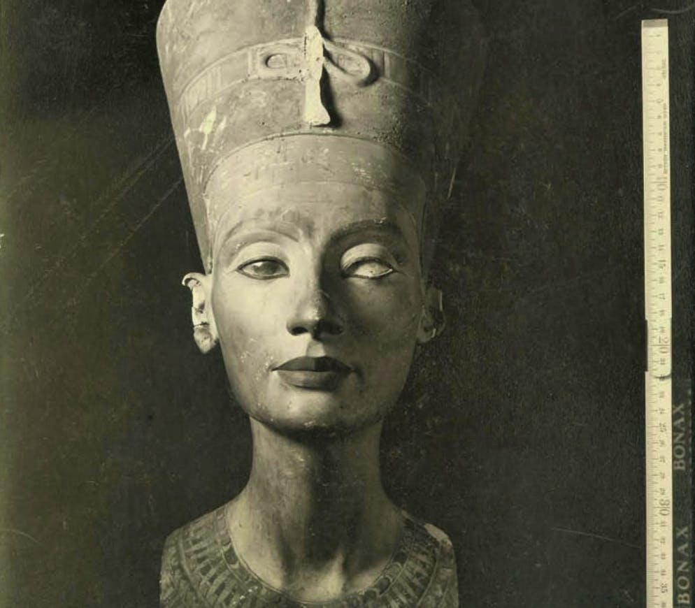 Nefertiti - beauty, power and a mystery of history. Black-and-white photograph of Nefertiti, December 1912. The elaborate glass plate development demanded the utmost precision and endurance from the photographers. The object photographs were produced as 18 × 24 cm prints.