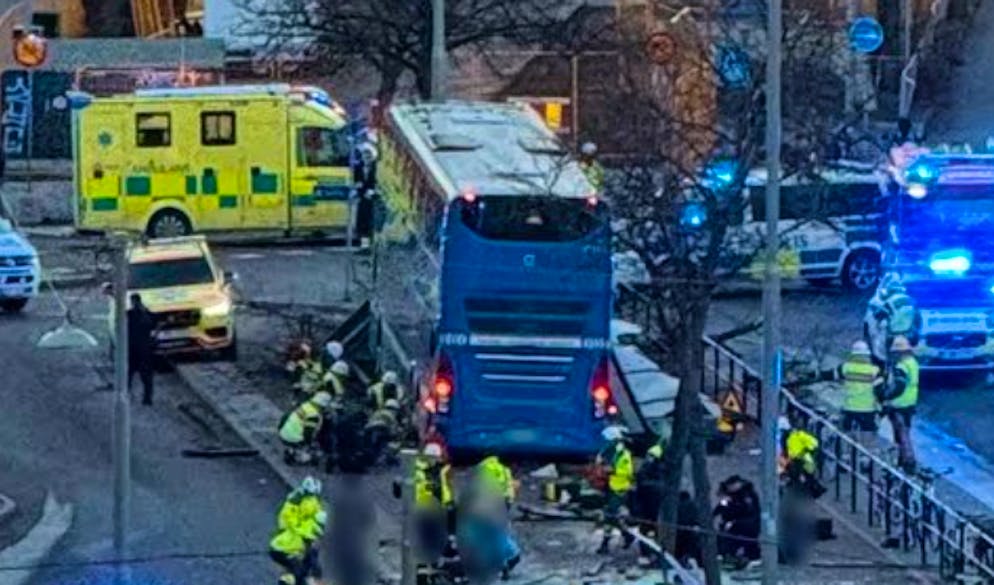 Zahlreiche Rettungskräfte sind vor Ort. 