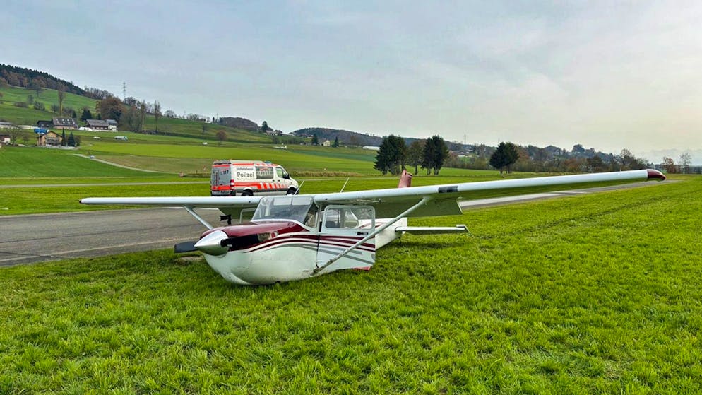 Vermuteter technischer Defekt. Flugzeug muss in Triengen LU notlanden – vier Personen an Bord
