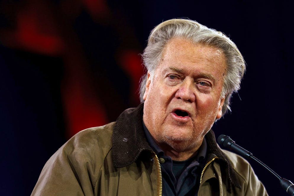 Correspondance Epstein. Epstein entretient en 2018 une correspondance nourrie avec Steve Bannon, un des principaux idéologues du mouvement trumpiste.