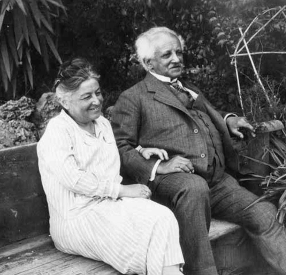 Nefertiti - beauty, power and a mystery of history. Ludwig Borchardt with his wife Emilie, 1929. Cornelius von Pilgrim, Director of the Swiss Institute for Egyptian Architectural Research in Cairo, describes him as an argumentative, clear-thinking researcher who knew exactly what he wanted (source: Die Zeit).