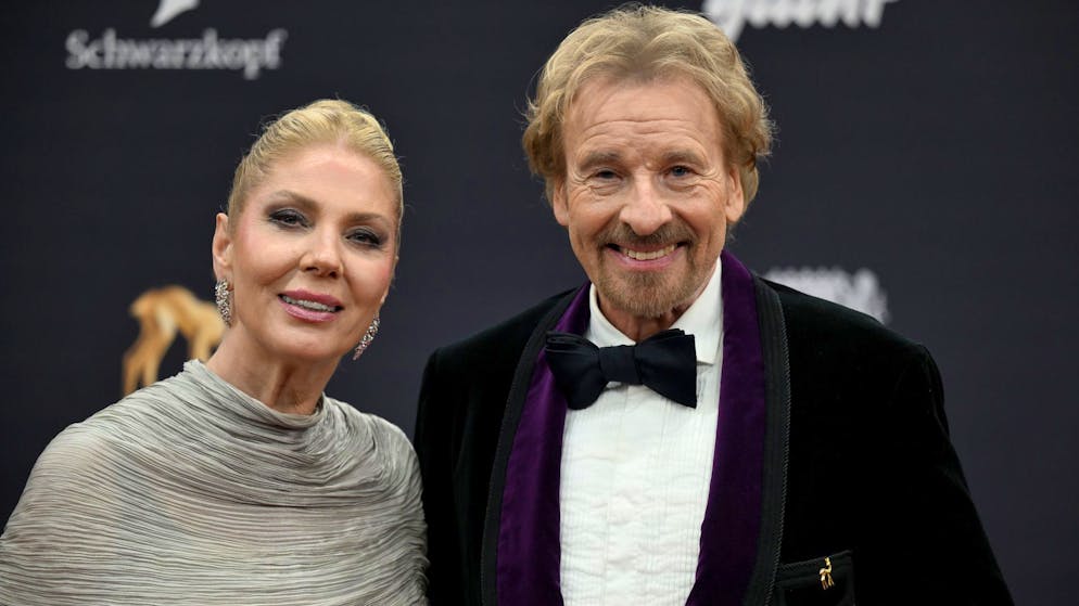 Thomas Gottschalk: «Ich habe Krebs» - Gallery. Thomas Gottschalk (r.) und seine Frau Karina kommen zur 77. Bambi-Verleihung in den Bavaria Filmstudios bei München über den roten Teppich. (13. November 2025)