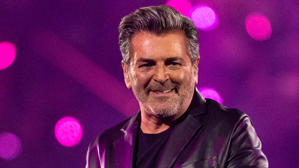 Bötschi asks Thomas Anders. 