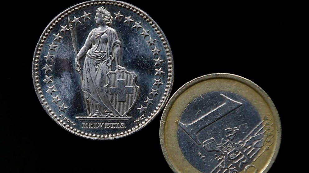 Record negativo. L'Euro crolla al minimo storico sul franco, ecco il tasso di cambio