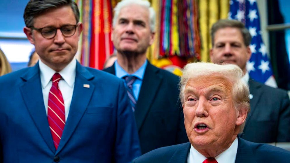 Les droits de douane américains de 39% ont affaibli la compétitivité des entreprises suisses outre-Atlantique, mis sous pression des emplois et menacé l'existence de certaines sociétés, affirme Economiesuisse.