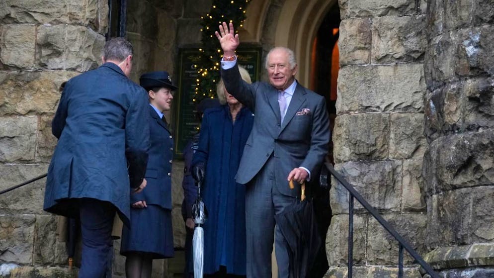 «Il respecte ses engagements». Charles III, 77 ans, déterminé à travailler malgré son cancer