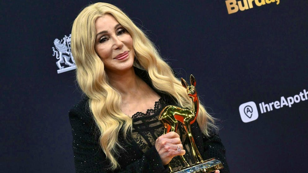 Glamor, superstars and an errant Thomas Gottschalk - Gallery. Cher was honored with a "Legend" Bambi.