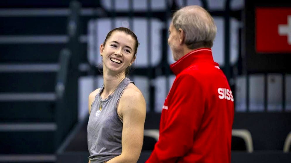 The captain and his number 1: The hopes of BJK Cup captain Heinz Günthardt rest on Simona Waltert.