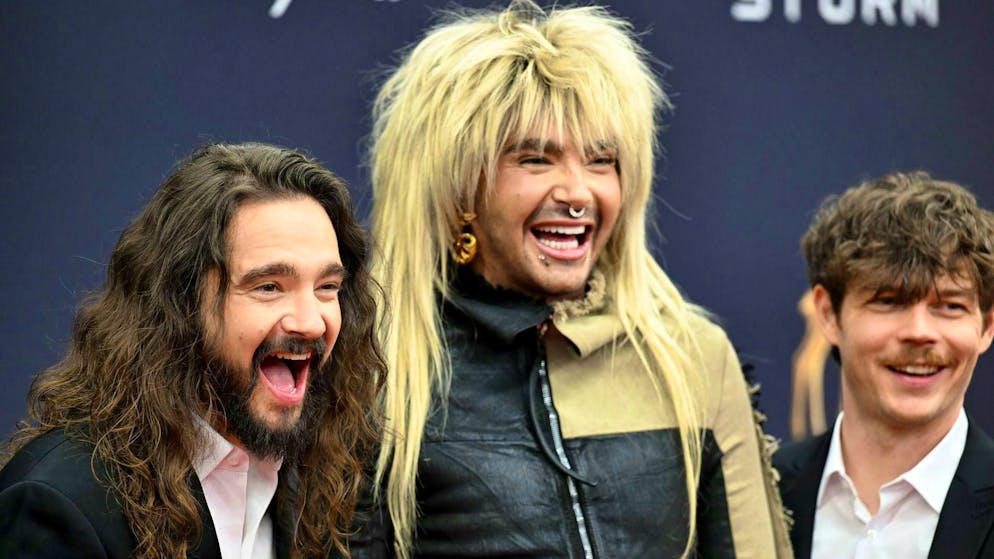Glamor, superstars and an errant Thomas Gottschalk - Gallery. Tom Kaulitz (left), Bill Kaulitz (center) and Tokyo Hotel bassist Georg Listing (right) at the Bambi Awards on Thursday near Munich.