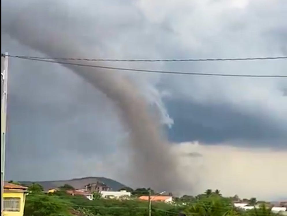 Ein Tornado richtet im Urlaubsparadies Algarve schwere Schäden an.
