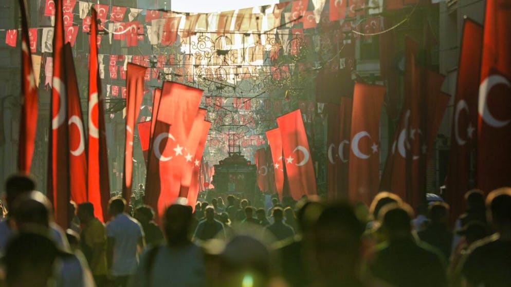 ARCHIV - Die Einkaufsstraße Istiklal in Istanbul. Foto: Ibrahim Oner/Zuma Press/dpa