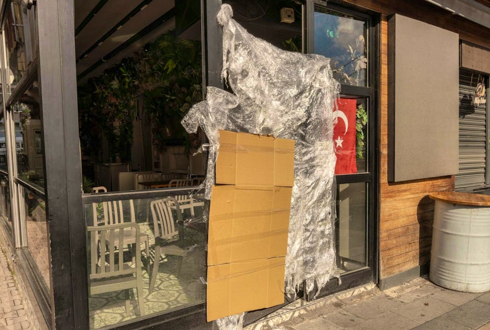 More tourists hospitalized in Istanbul - Gallery. Food poisoning is still suspected to be the cause of death. 