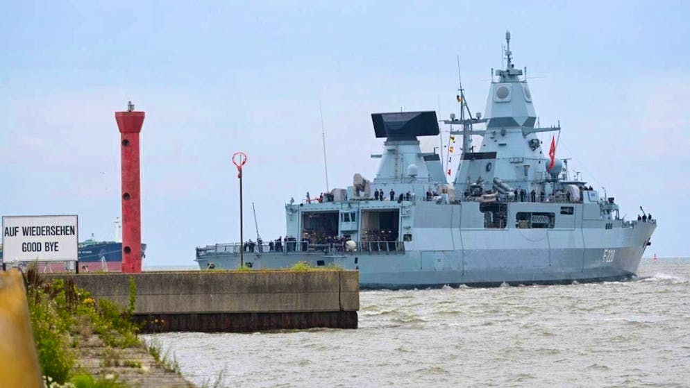 ARCHIVE - The German frigate "Hamburg" leaves the port of Wilhelmshaven. Photo: Lars Penning/dpa/archived image