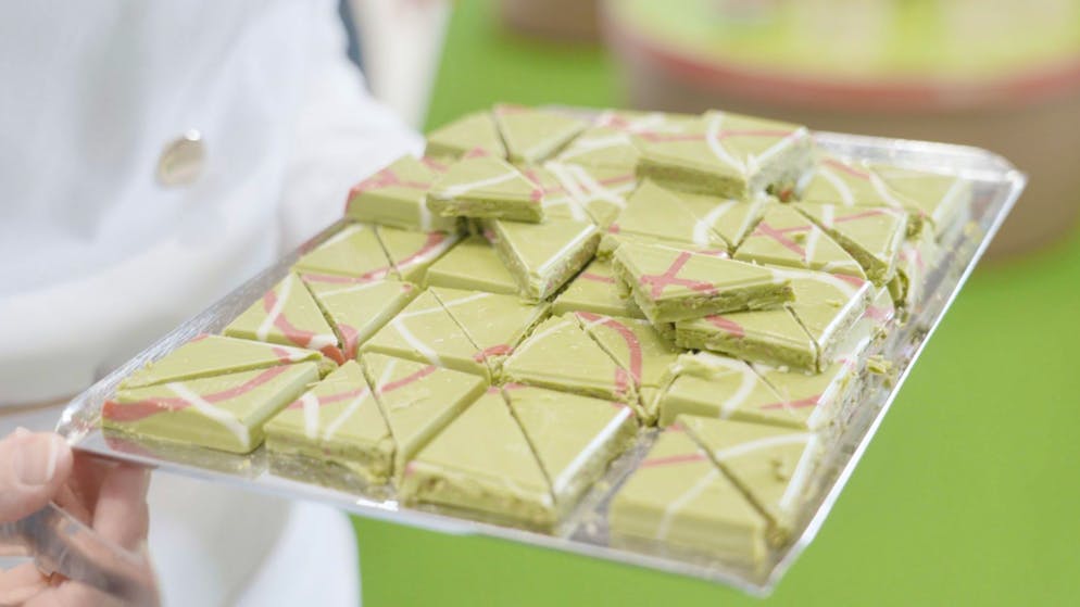 Der neuste Schokolade-Hype. Schoggi-Fans stehen Stunden für Matcha-Erdbeer-Latte bei Lindt an