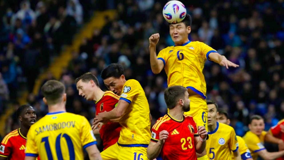 The Kazakhs around Alibek Kassym (6) made life difficult for the Belgians