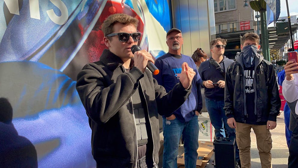 Nick Fuentes résume sa pensée sur son podcast: «Les juifs dirigent la société, les femmes doivent fermer leur gueule et les noirs doivent être mis en prison pour la plupart» (archives).