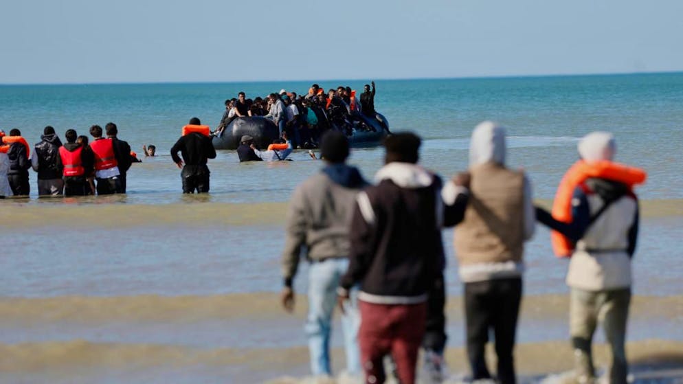 Migranti in partenza dalla Francia con obiettivo la Gran Bretagna.
