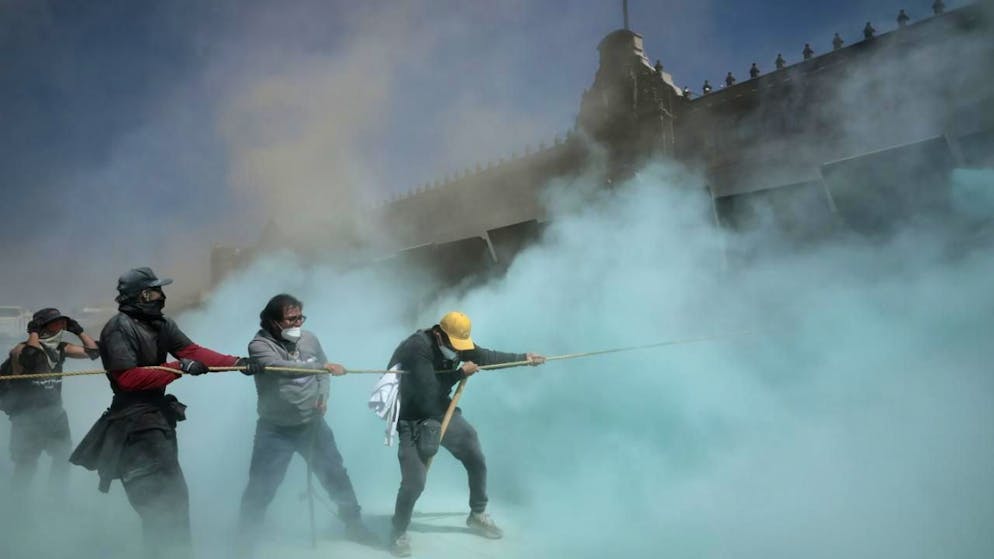 Complicità al narcotraffico. Scontri e proteste contro il governo, 120 feriti e 20 arresti a Città del Messico