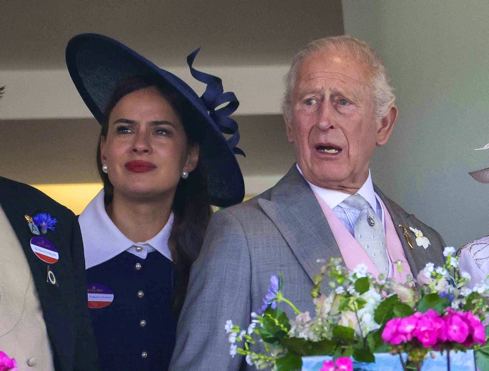 Sophie Winkleman è un membro della famiglia reale britannica allargata. Durante le famose corse di cavalli ad Ascot nel giugno 2025, l'attrice era accanto a re Carlo nel Royal Box.