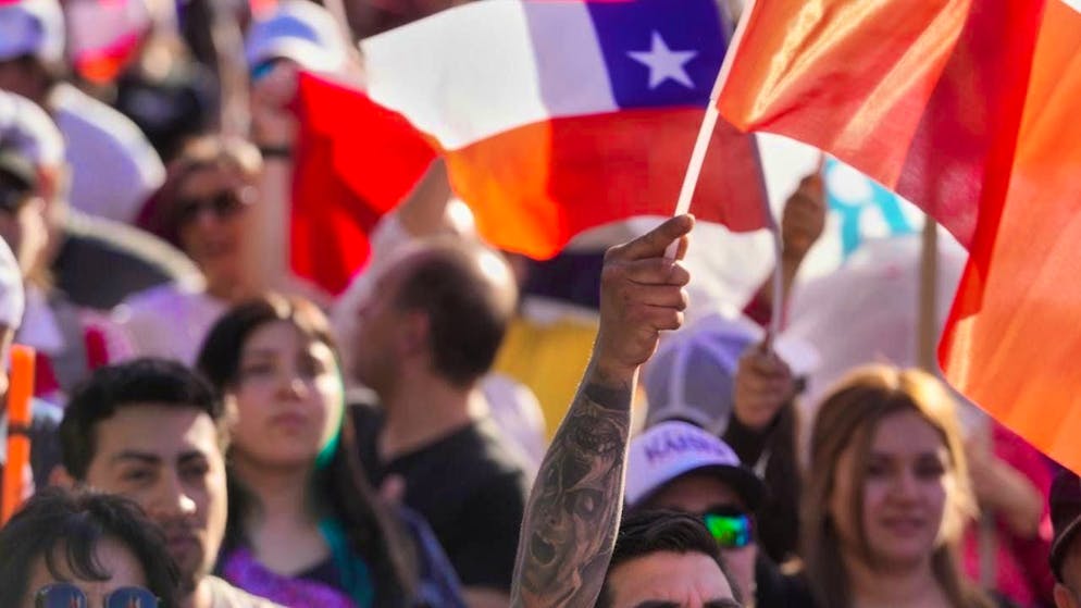 Supporters of presidential candidate Kaiser from the National Libertarian Party wave flags during a rally ahead of the upcoming elections. Photo: Esteban Felix/AP/dpa