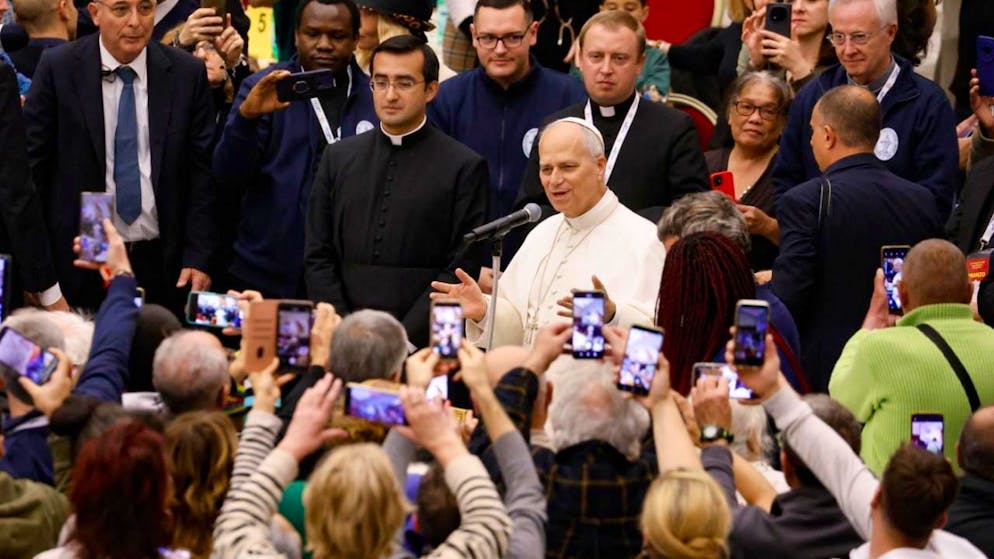 Lors d'un "Jubilé des pauvres" dimanche, le pape Léon XIV a appelé les dirigeants mondiaux à tendre la main aux personnes marginalisées.