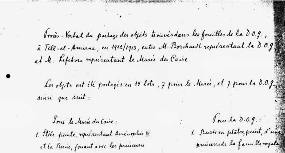 Néfertiti_Série d'images. Dans le procès-verbal officiel de la découverte du 20 janvier 1913, le buste de Néfertiti n'est plus décrit comme "reine bigarrée", mais comme «buste en plâtre, peint, d'une princesse de la famille royale».