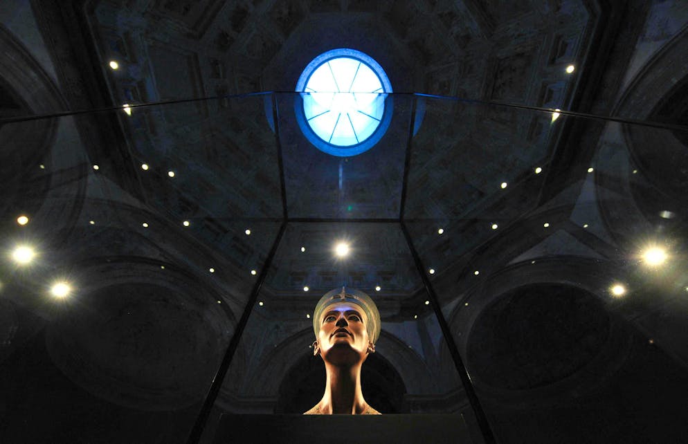 Nefertiti in the spotlight: in the Neues Museum in Berlin, the queen is enthroned in her own room - staged like a precious secret.