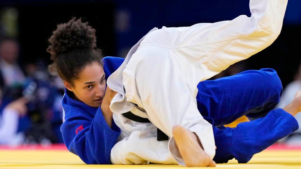 Die 21-jährige Waadtländer Judoka Binta Ndiaye (l.) gilt als grosses Talent