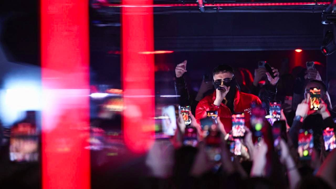 Deutschland. Rapper Haftbefehl legt Blitzauftritt in Giessen hin