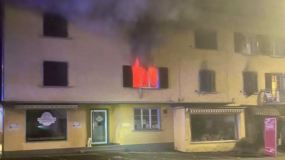 Nel canton Berna. Fiamme in una palazzina, tre persone salvate con l'autoscala