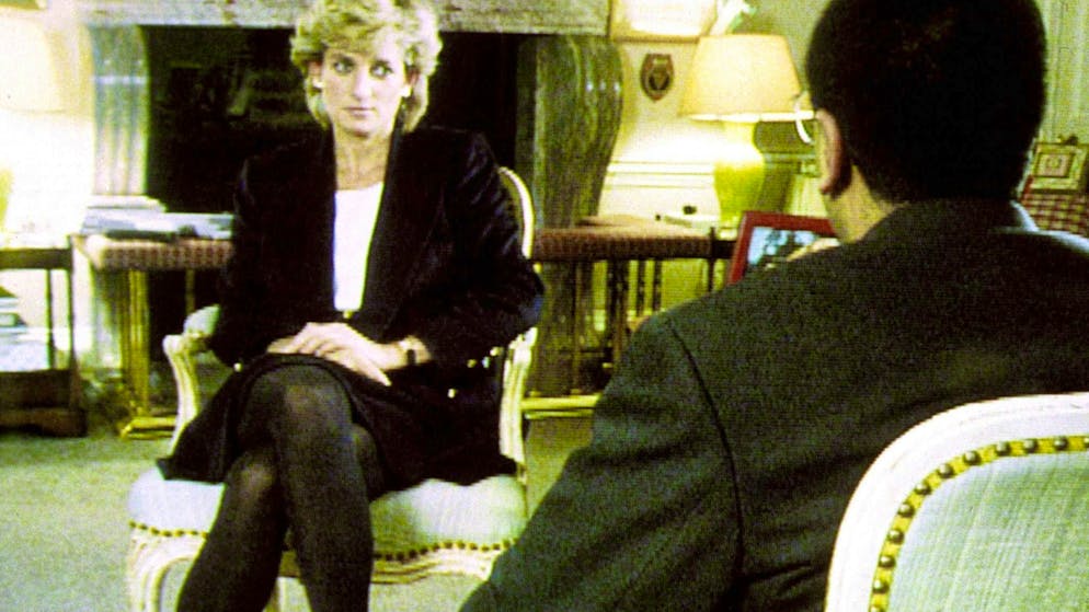 La principessa Diana in un'intervista televisiva di quattro ore con il giornalista della BBC Martin Bashir.