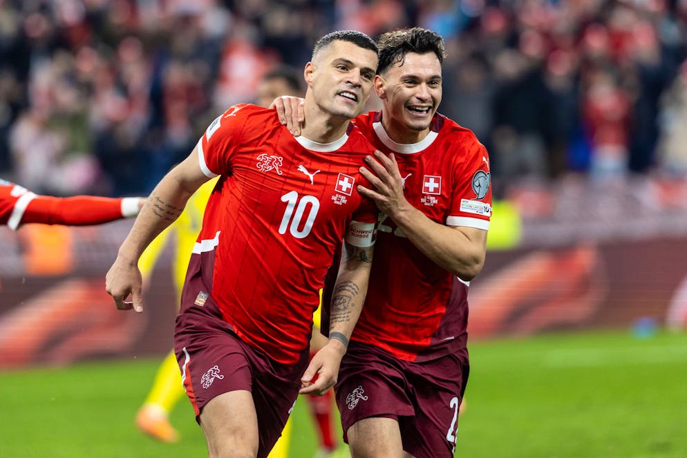 Granit Xhaka (no 10) et la Suisse veulent finir le travail au Kosovo.